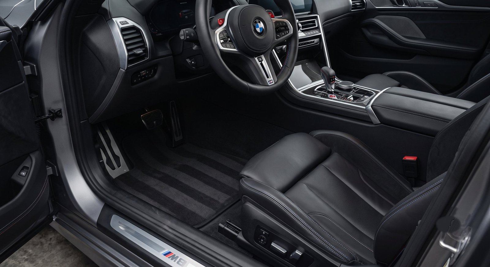 Spotless leather interior and cockpit